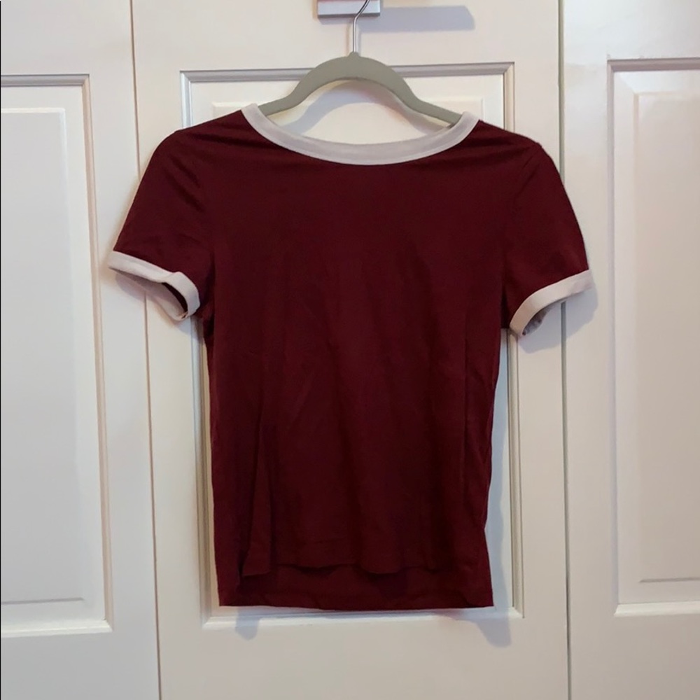 maroon t-shirt